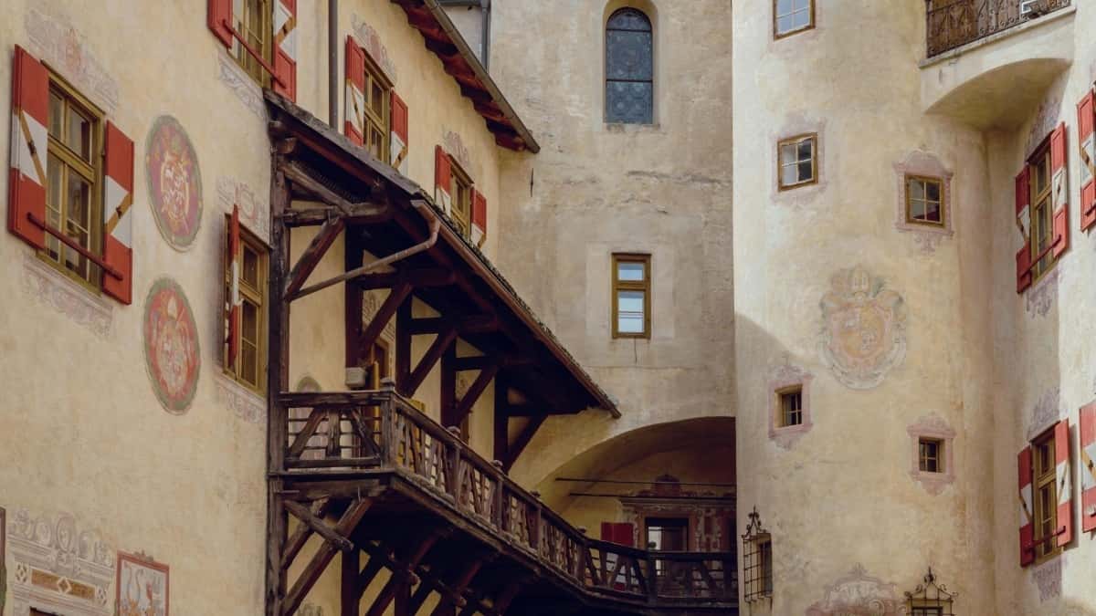 How Facebook Influencers in Luxembourg Collaborate with Brands in Russia