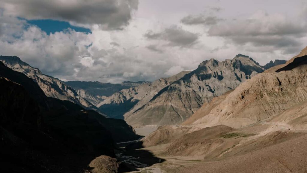 Praktesch, lokal Tipps fir Letzebuerger Creatoren: wei een rumanesch Fitness-Marken op LinkedIn unzitt, Secherheets-Risiken vermeit, an Offere verdengt.