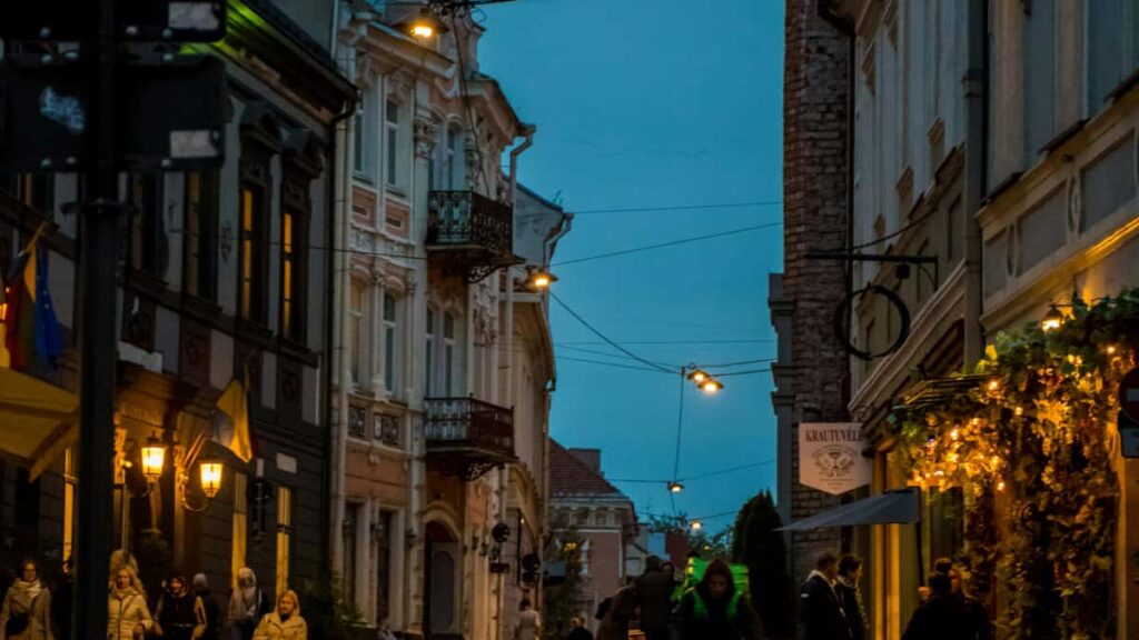 Praktesch Guide fir Advertiser an Luxembourg: wei een osterraichesch OnlyFans-Creatoren identifizeiert, kontakteiert an testuser fir niche SaaS-Offeren akquiriert.