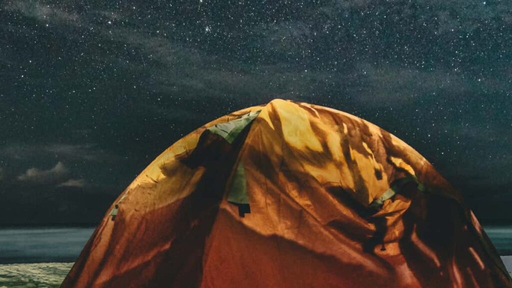 Praktesch Guide fir Creatoren an Letzebuerg: wei een rumanesch Marken op Facebook ukennt fir Unboxing- a Testimonial-Clips, mat lokal Tipps, Outreach-Skripter an Tools.